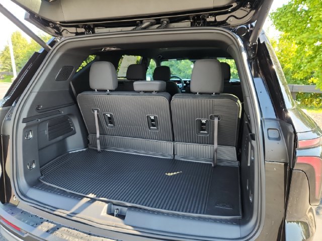 New 2027 Chevrolet Traverse LT w/ Driver Confidence Package FWD image 19
