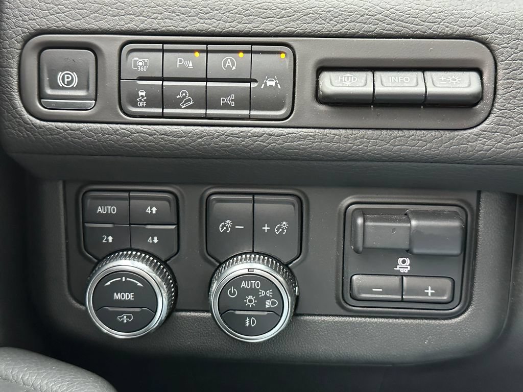 Used 2024 GMC Yukon Denali w/ Denali Reserve Package AWD/4WD image 33