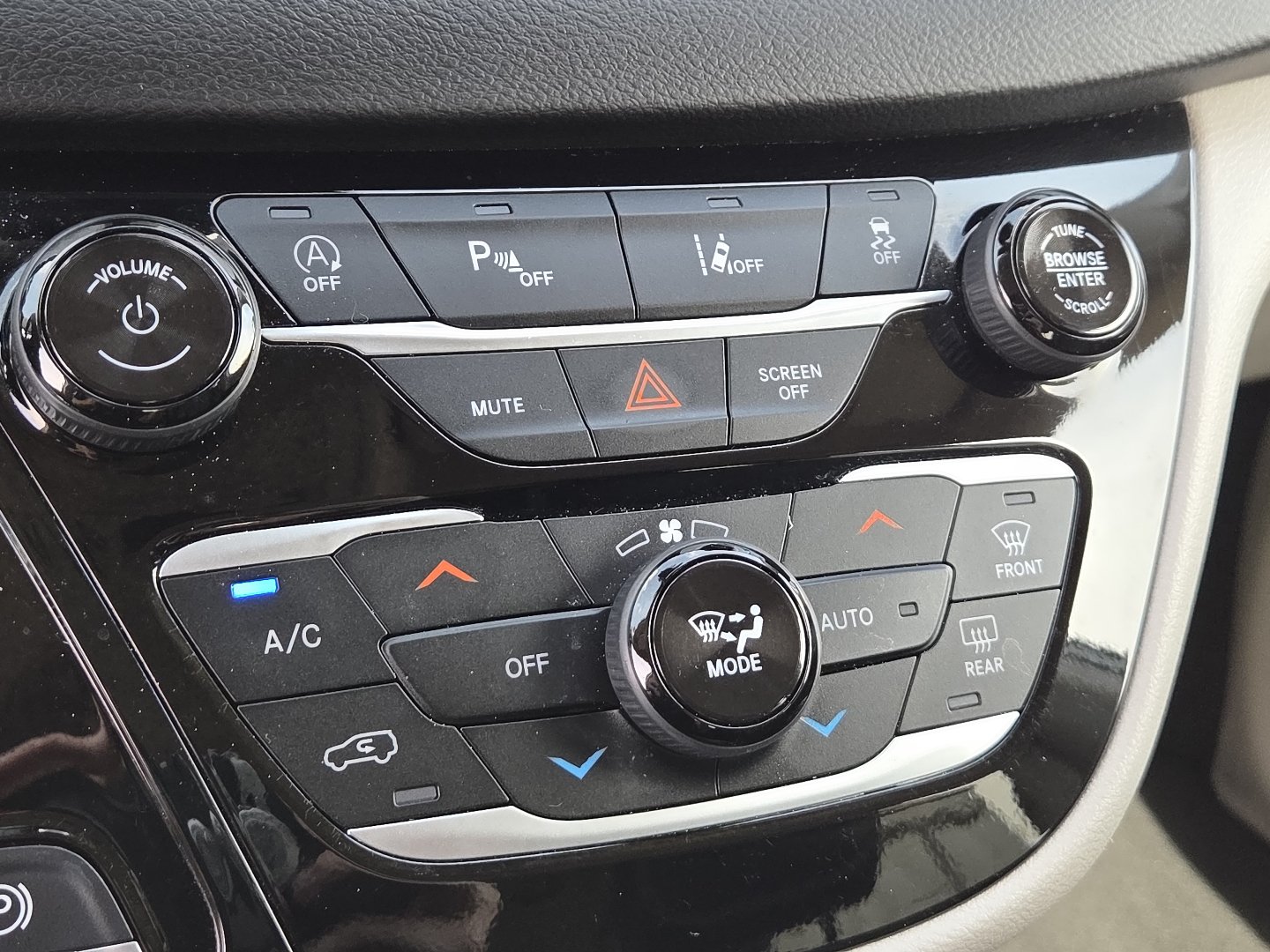 Used 2023 Chrysler Pacifica Touring-L FWD image 30