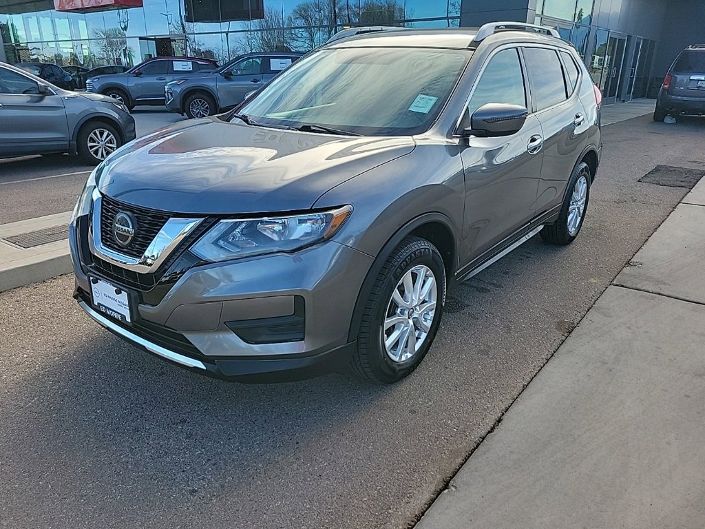 Used 2018 Nissan Rogue SV image 3