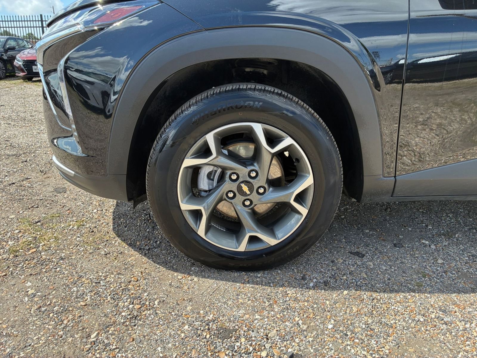 Used 2025 Chevrolet Trax LT FWD image 23