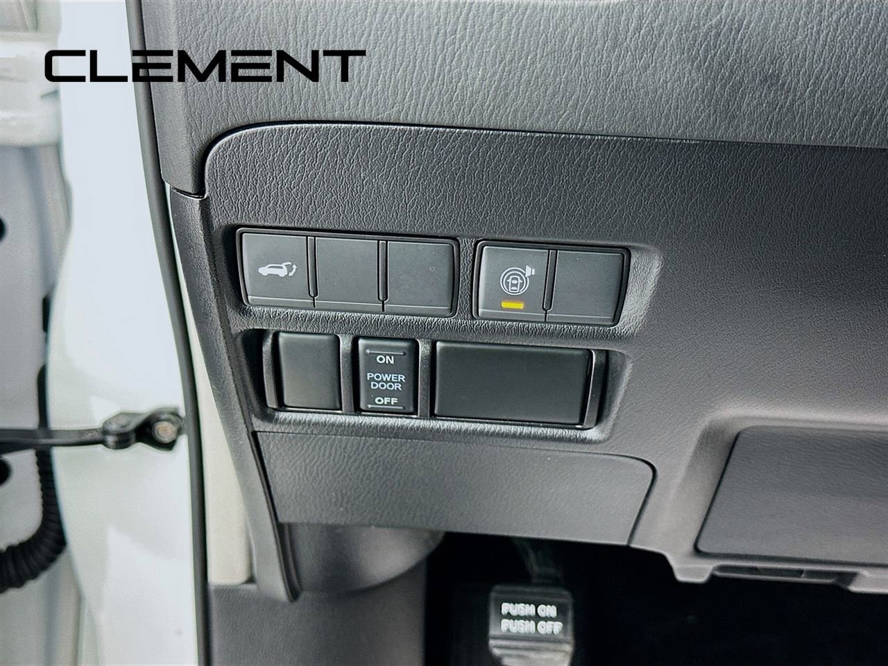Used 2022 Nissan Armada SL w/ Captain's Chairs Package AWD/4WD image 14