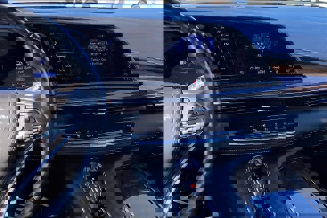 Used 2022 Cadillac Escalade ESV Sport Platinum w/ LPO, ONYX Package image 5