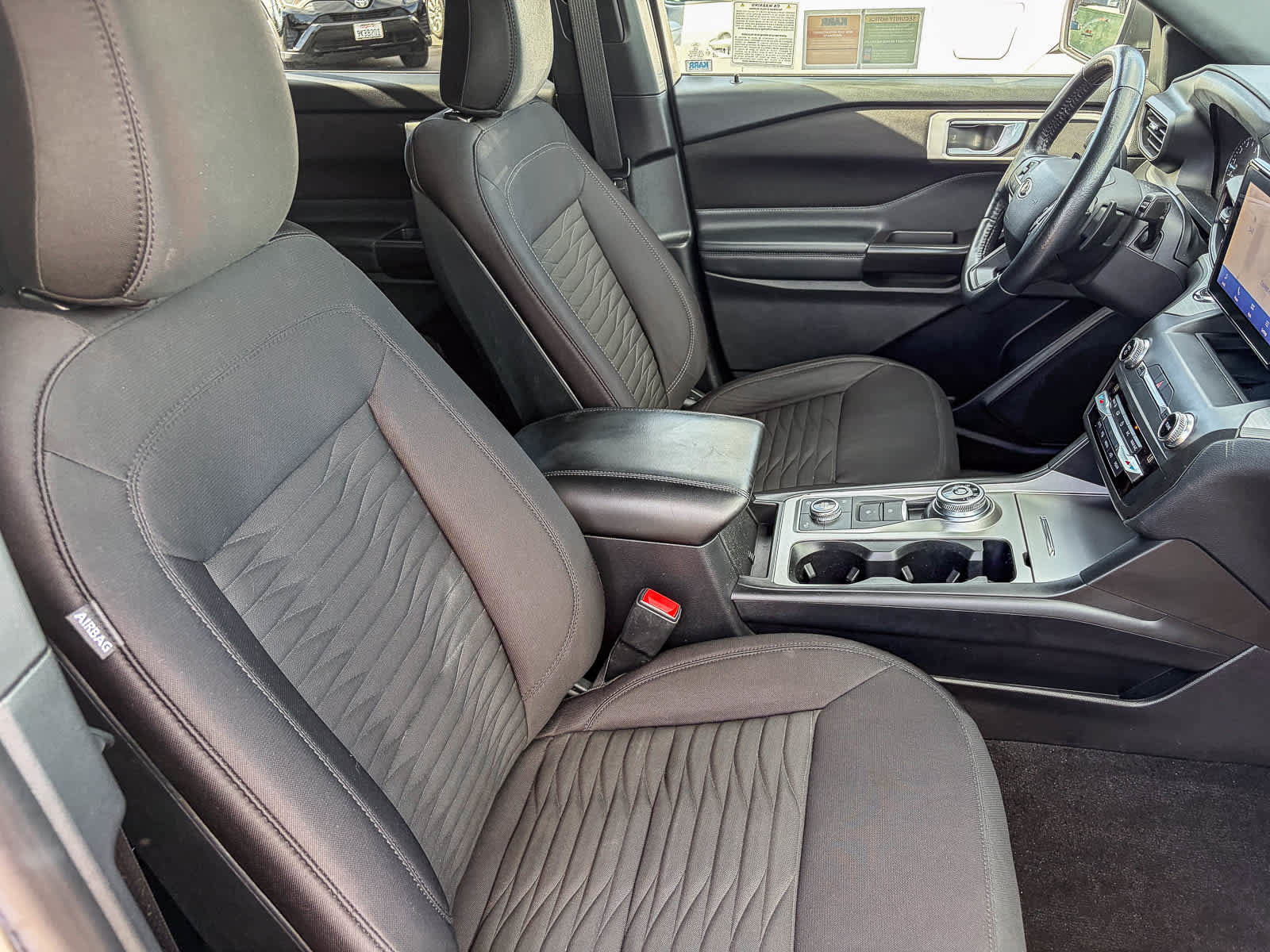 Used 2020 Ford Explorer XLT image 15