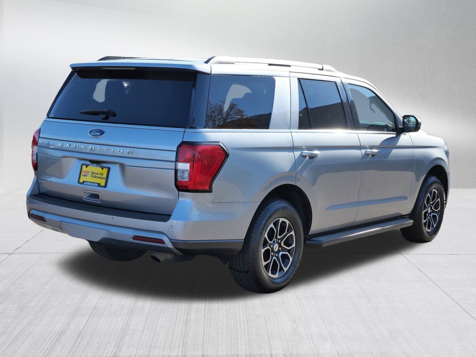 Used 2024 Ford Expedition XLT image 7