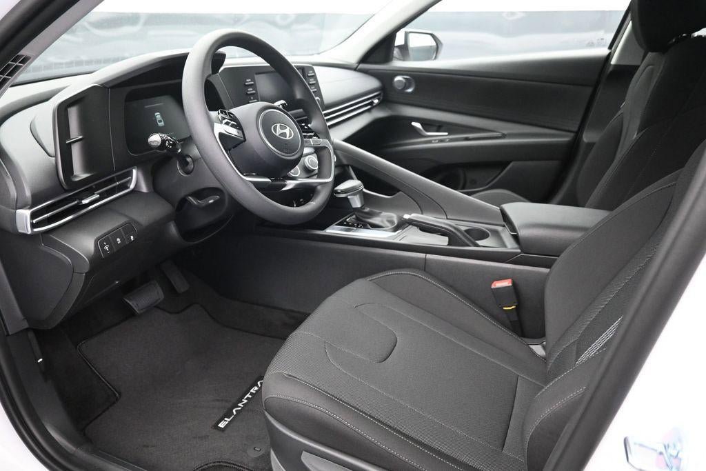 New 2026 Hyundai Elantra SE FWD image 9
