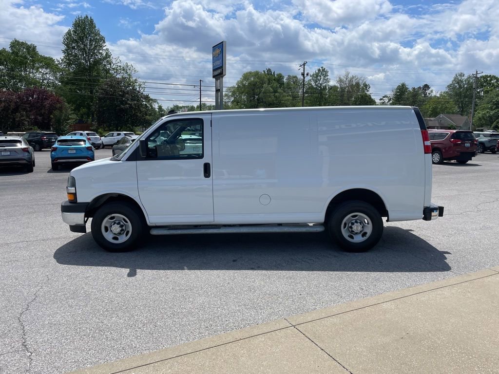 Used 2024 Chevrolet Express 2500 w/ Driver Convenience Package image 5