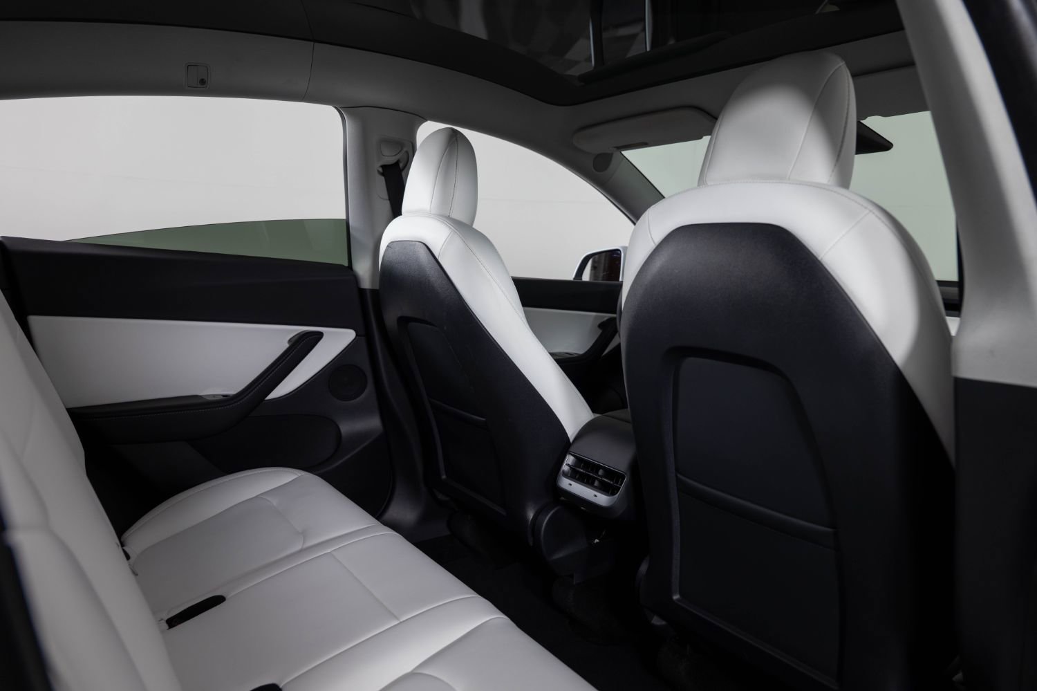 Used 2021 Tesla Model Y Long Range image 24