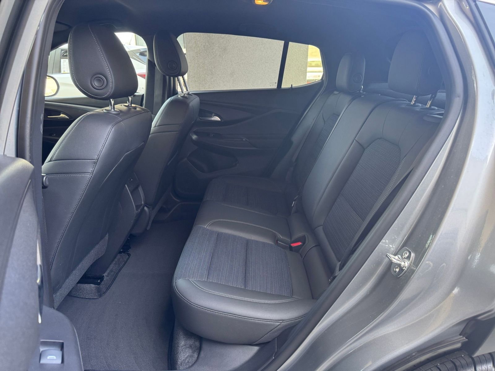 Used 2025 Buick Envista Preferred image 25