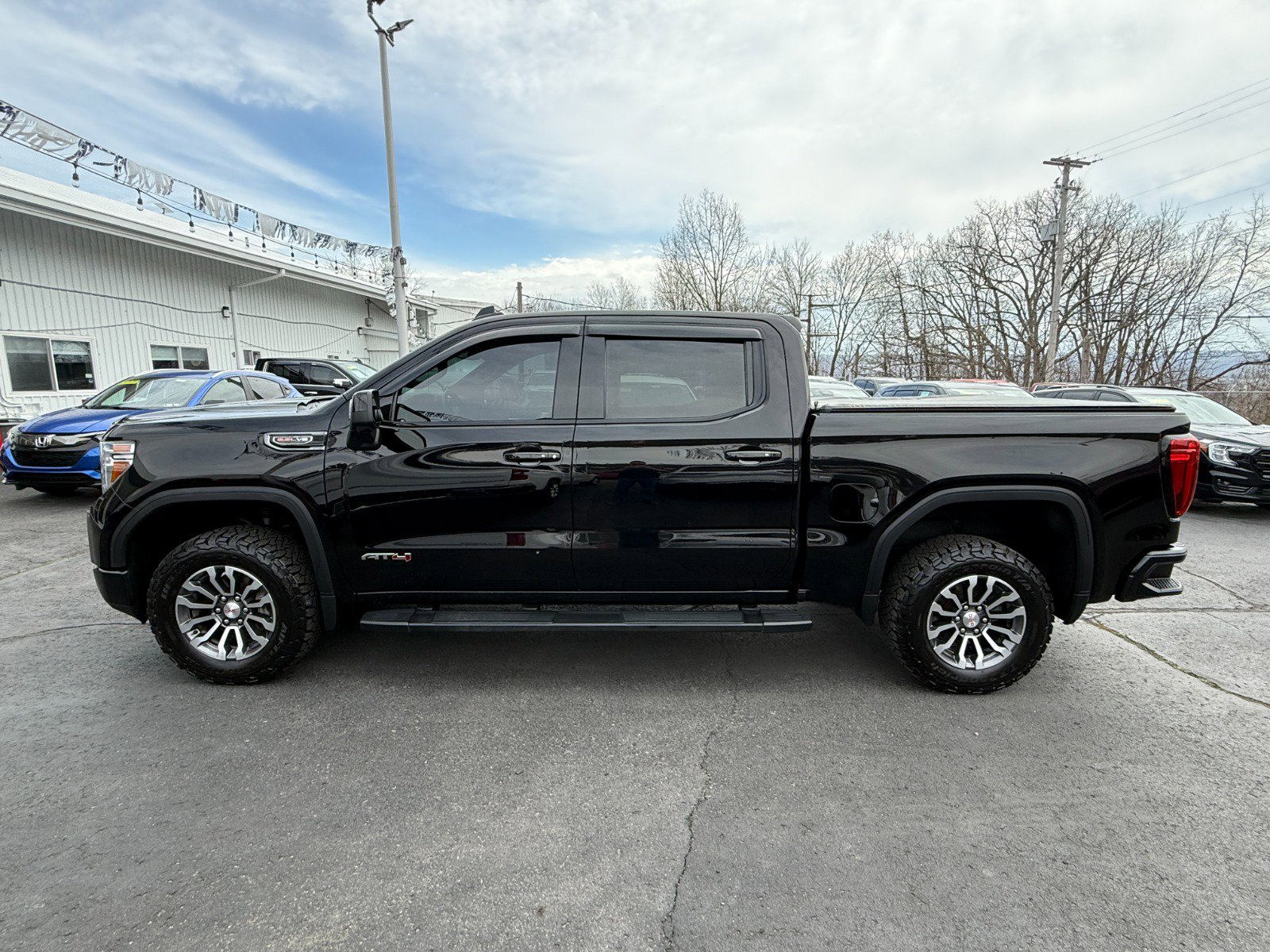 Used 2020 GMC Sierra 1500 AT4 w/ AT4 Premium Package AWD/4WD image 2