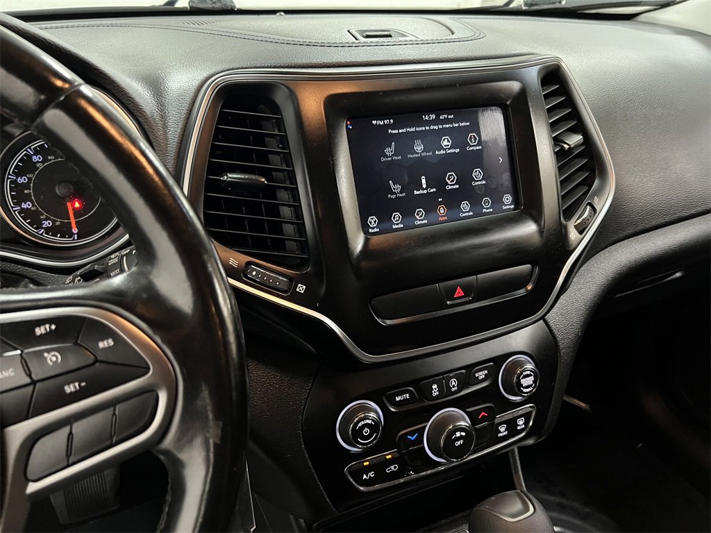 Used 2020 Jeep Cherokee Latitude w/ Cold Weather Group image 18