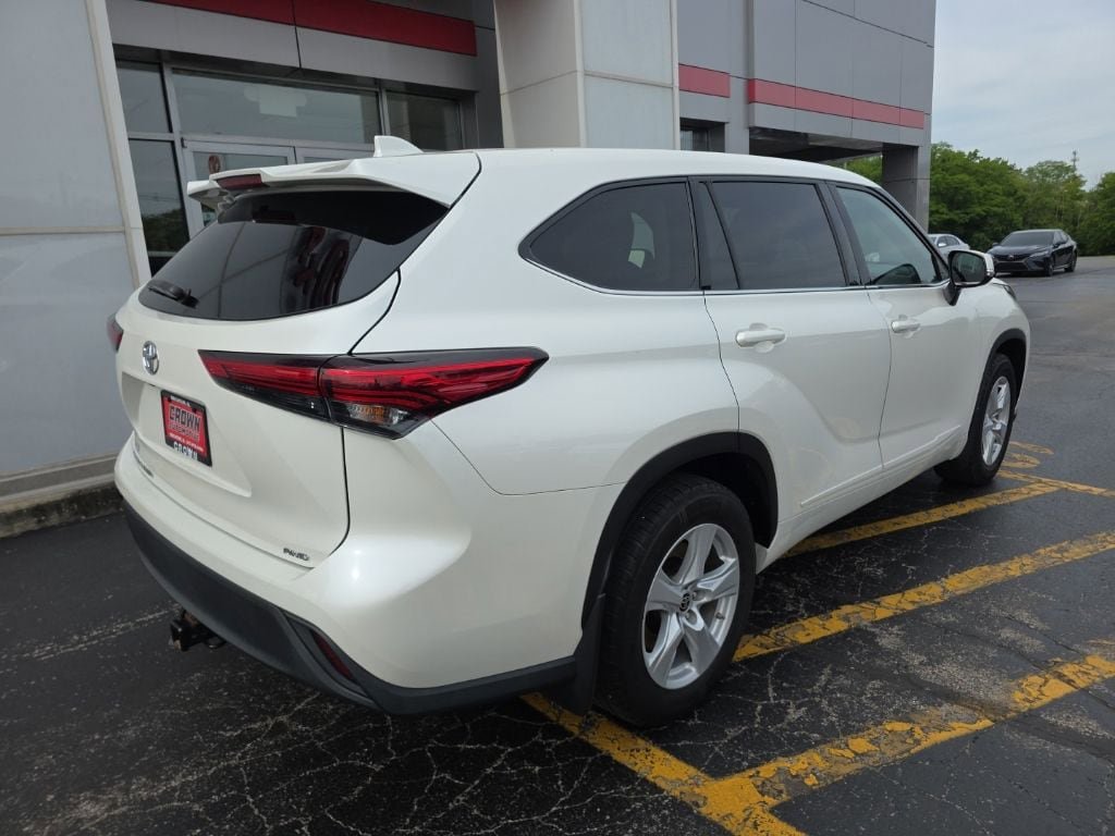 Used 2020 Toyota Highlander L AWD/4WD image 3