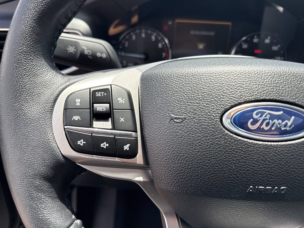 Used 2024 Ford Explorer XLT w/ Equipment Group 202A AWD/4WD image 26