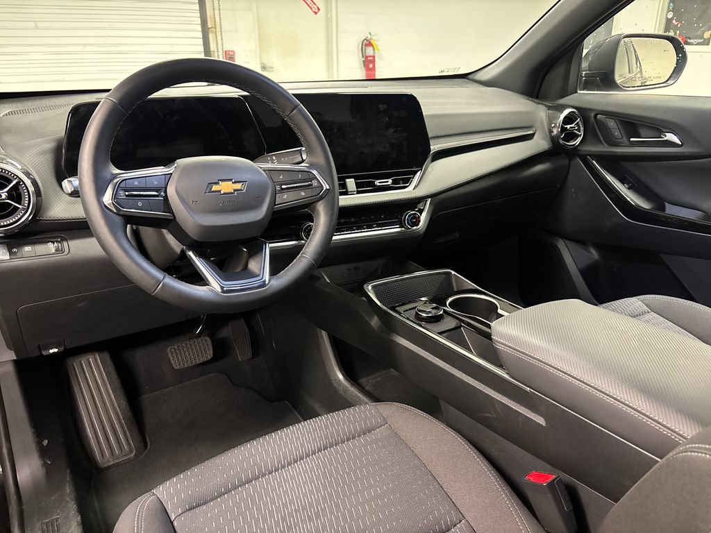 Used 2026 Chevrolet Equinox LT FWD image 24