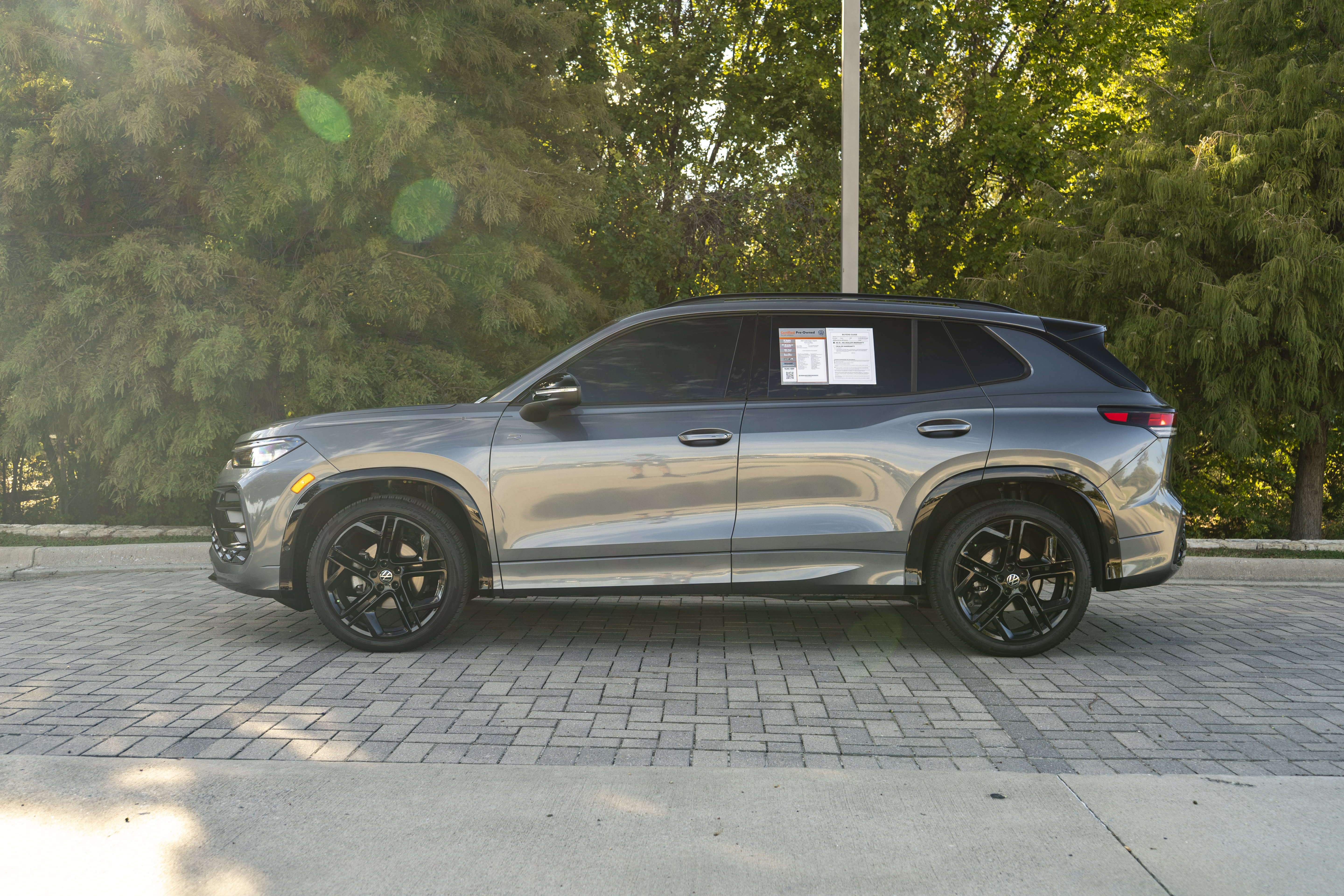 Certified 2026 Volkswagen Tiguan SE R-Line FWD image 5