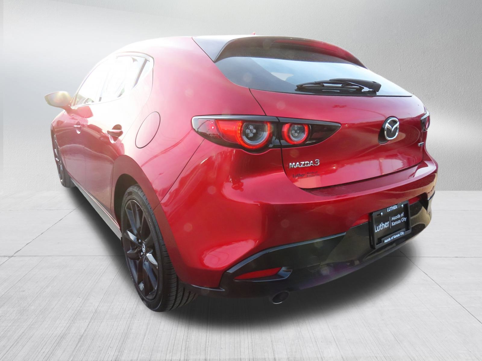 Used 2019 MAZDA MAZDA3 Hatchback w/ Premium Package image 5