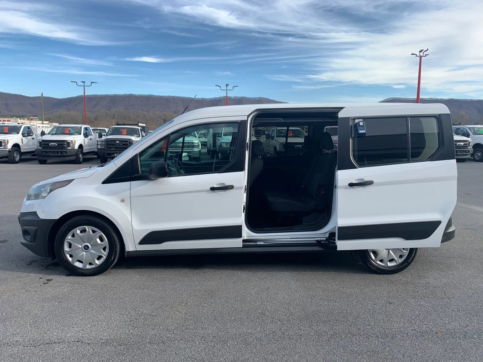Used 2018 Ford Transit Connect XL image 22