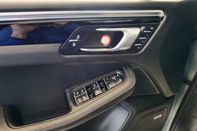Used 2021 Porsche Macan image 30