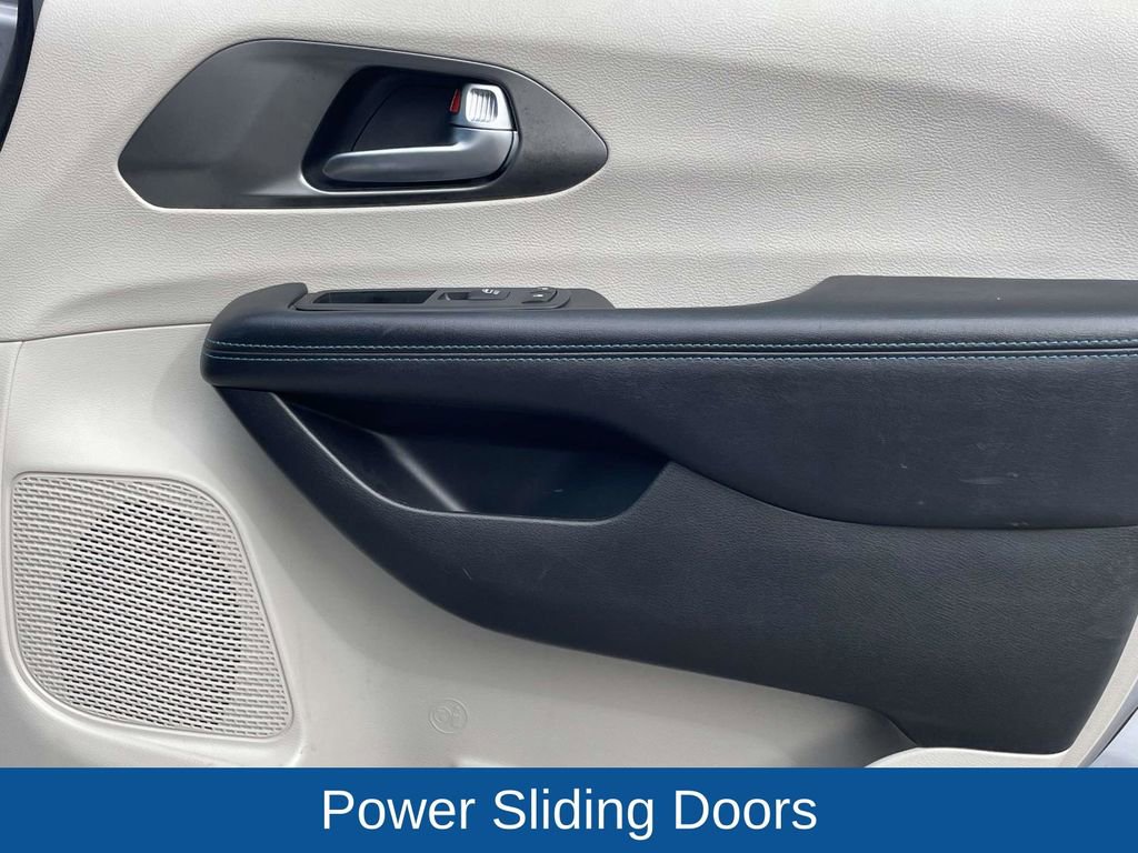 Certified 2021 Chrysler Pacifica Touring-L image 16