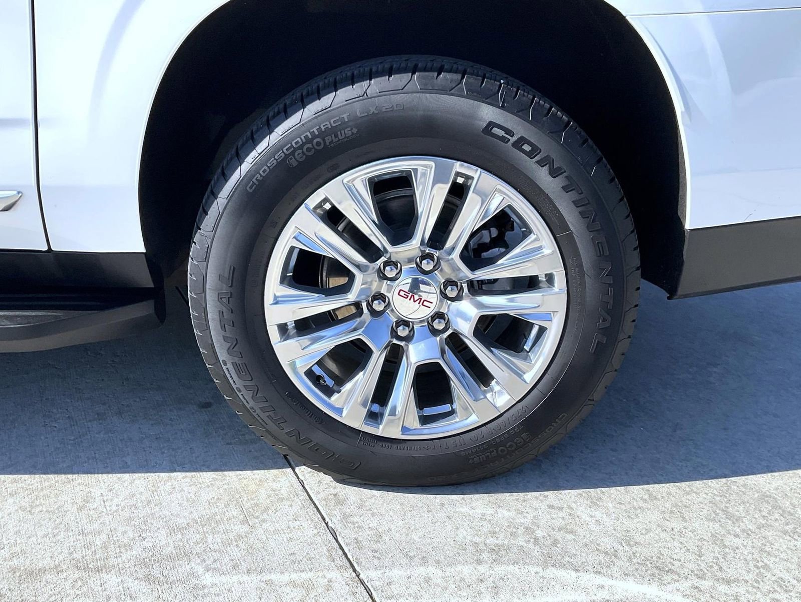 Used 2025 GMC Yukon XL Denali AWD/4WD image 24
