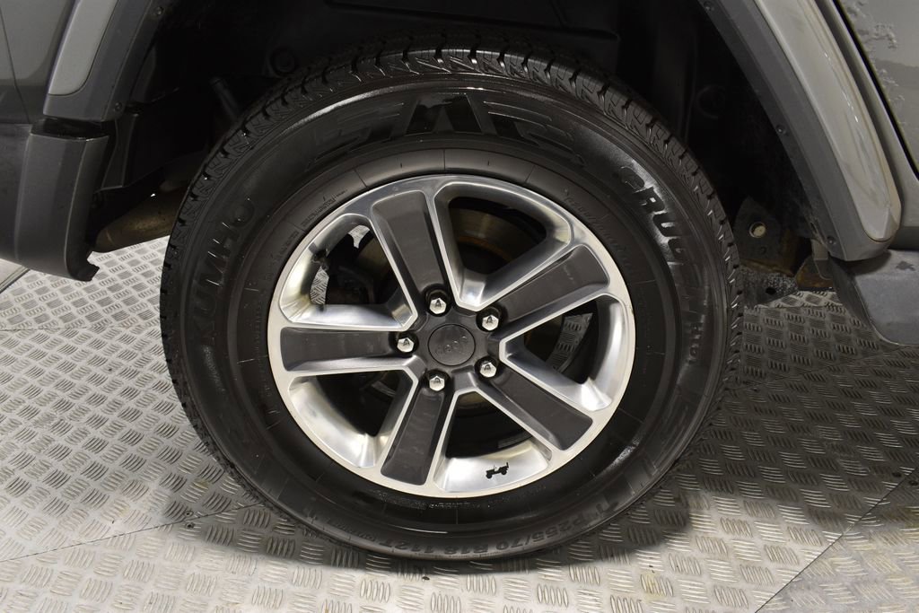 Used 2018 Jeep Wrangler Unlimited Sahara w/ Cold Weather Group image 37