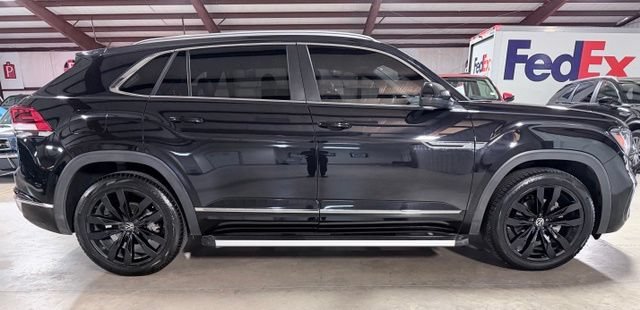Used 2021 Volkswagen Atlas Cross Sport SEL R-Line w/ Luggage Net & Mats Package FWD image 2