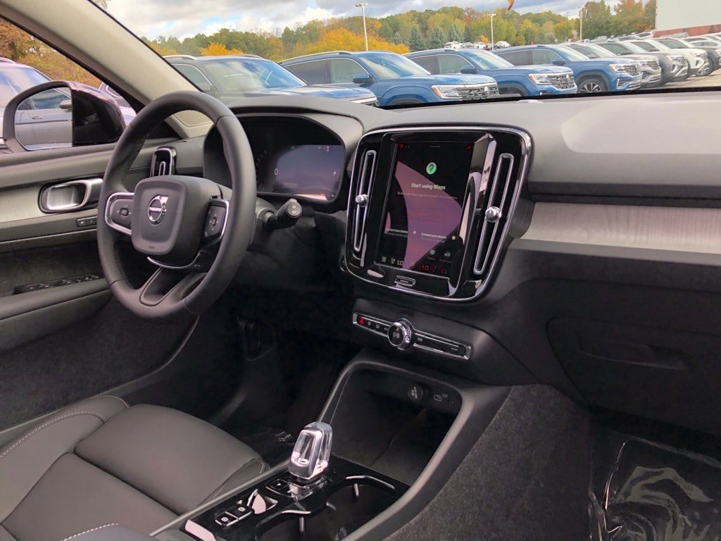 New 2026 Volvo XC40 B5 Plus w/ Protection Package Premier AWD/4WD image 18