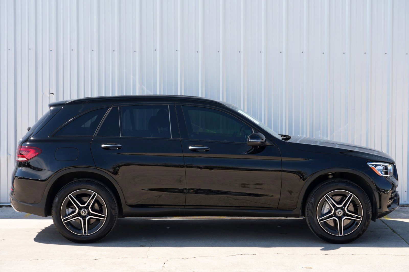 Used 2022 Mercedes-Benz GLC 300 4MATIC w/ AMG Line image 50