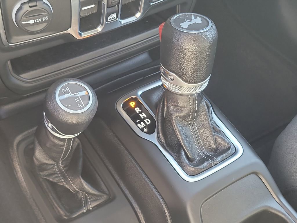 Used 2025 Jeep Wrangler Sport image 23