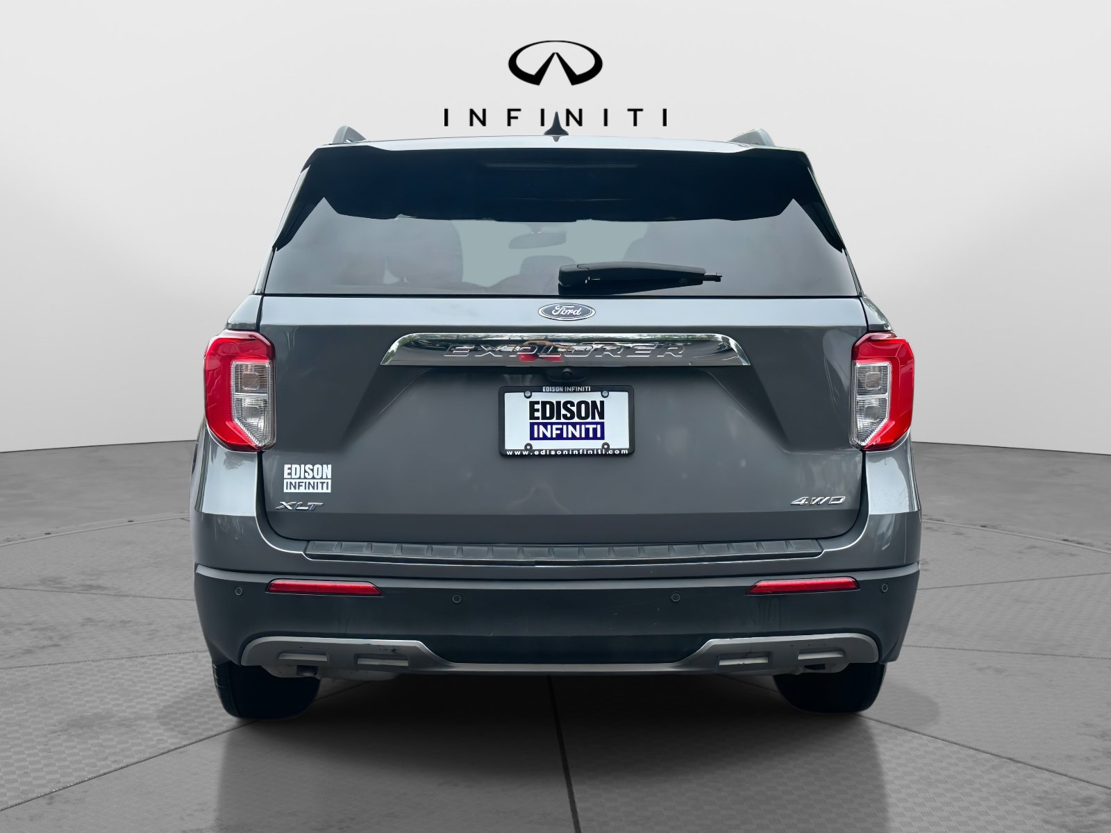 Used 2023 Ford Explorer XLT w/ Equipment Group 202A image 7