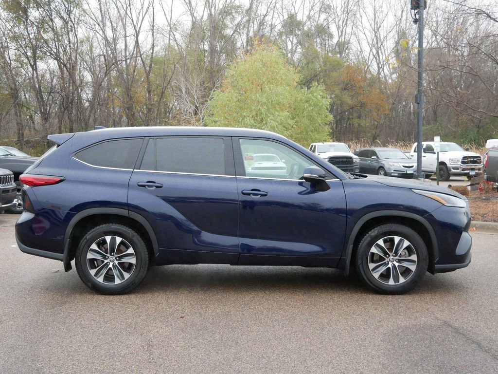 Used 2021 Toyota Highlander XLE image 9