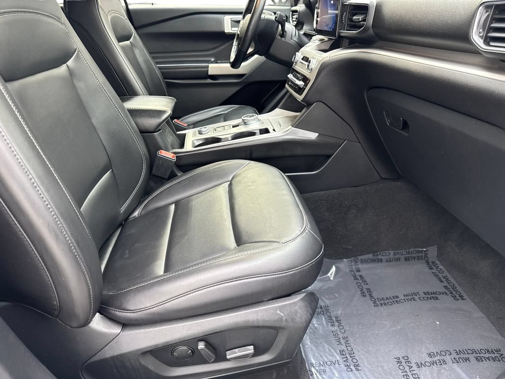 Used 2022 Ford Explorer XLT w/ Equipment Group 202A AWD/4WD image 49