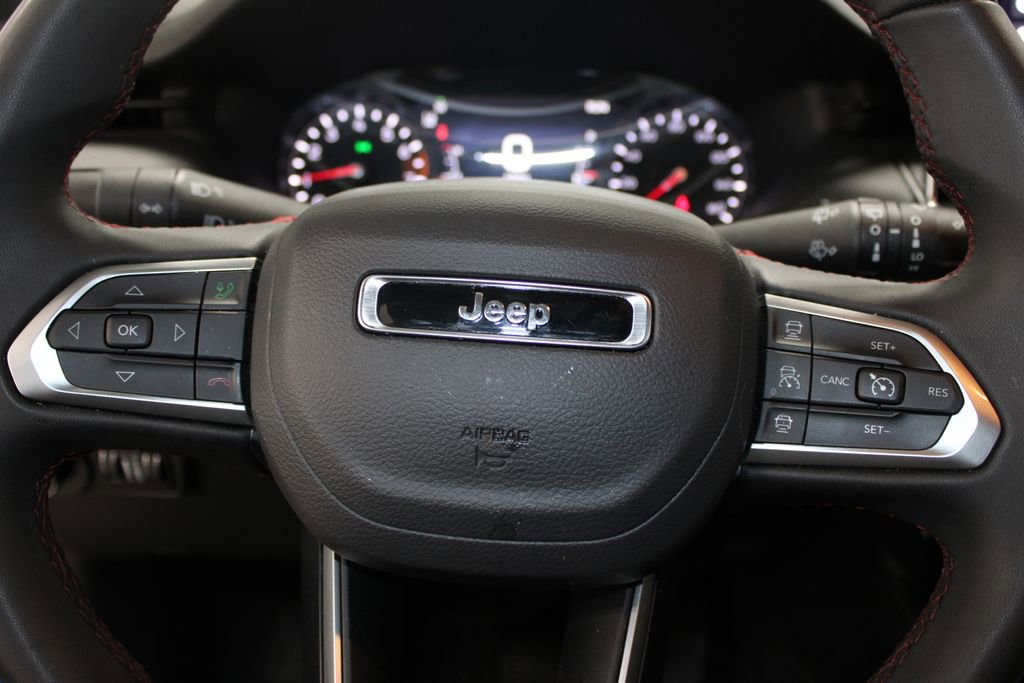 Used 2025 Jeep Compass Trailhawk image 16