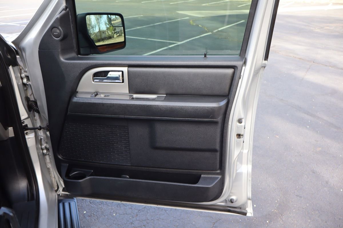 Used 2015 Ford Expedition EL XLT w/ Equipment Group 202A image 28