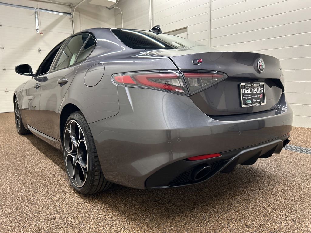 Used 2024 Alfa Romeo Giulia Veloce AWD/4WD image 4