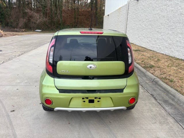 Used 2018 Kia Soul + FWD image 7
