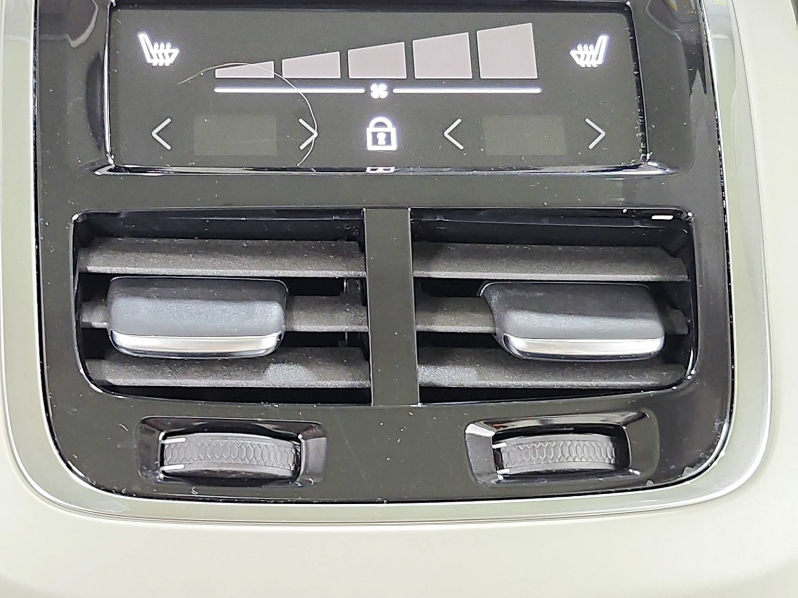Used 2024 Volvo XC90 B5 Plus AWD/4WD image 41