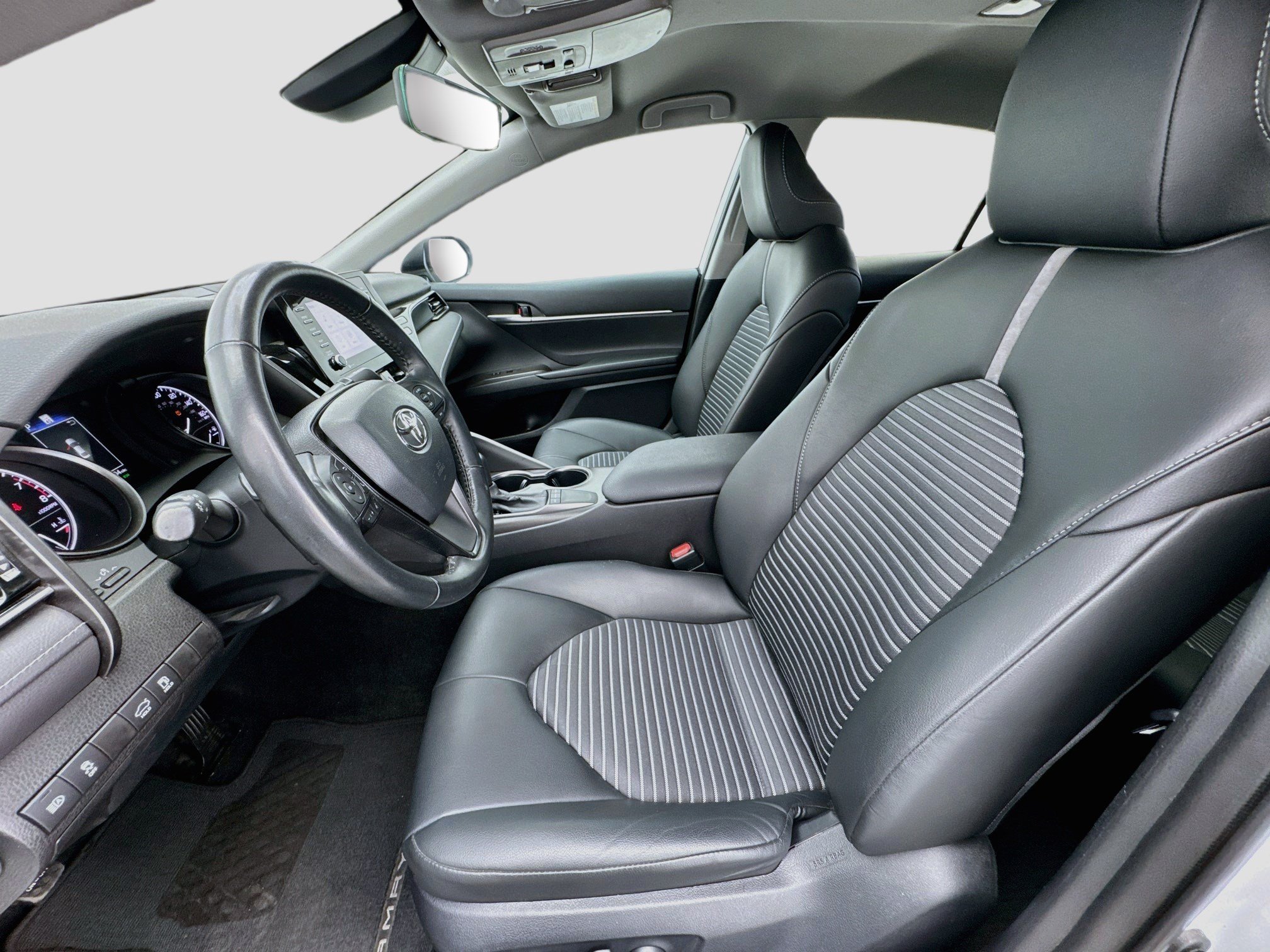 Used 2024 Toyota Camry SE FWD image 13