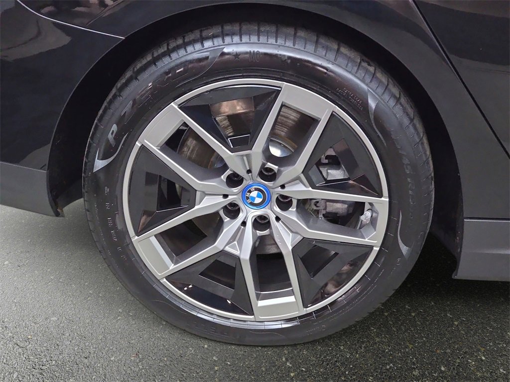 Used 2025 BMW i5 xDrive40 w/ Premium Package image 35