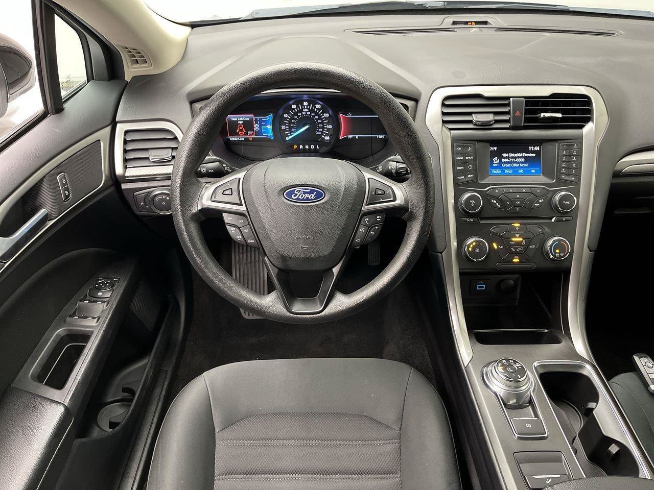 Used 2018 Ford Fusion SE FWD image 12