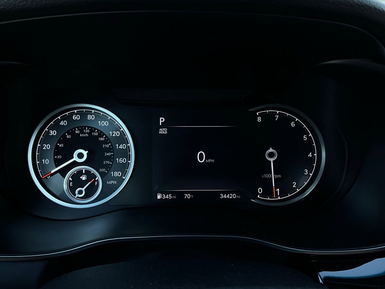 Used 2025 Genesis G70 2.5T image 37