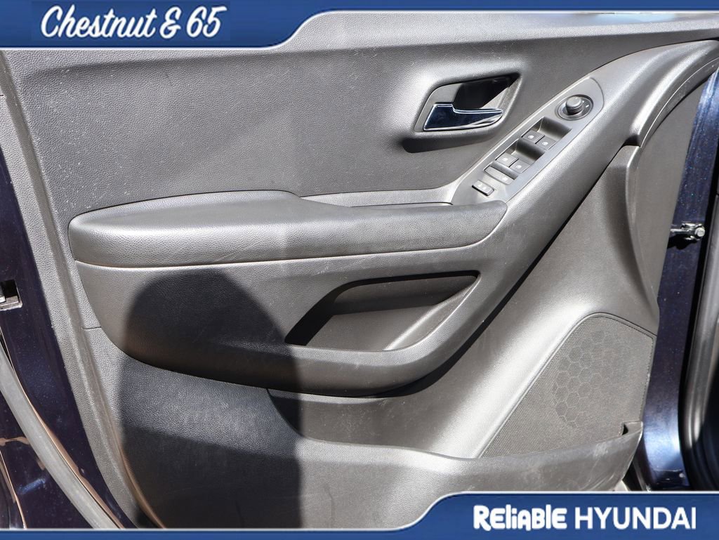 Used 2022 Chevrolet Trax LT w/ Driver Confidence Package image 21