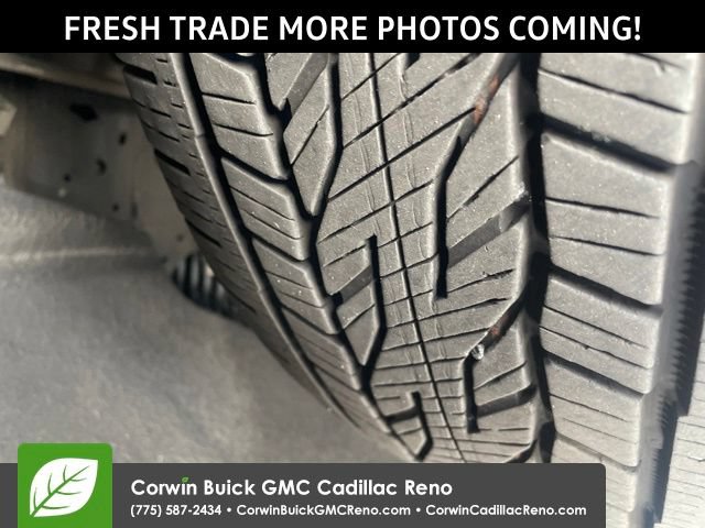 Used 2021 GMC Yukon SLT w/ SLT Luxury Plus Package AWD/4WD image 2