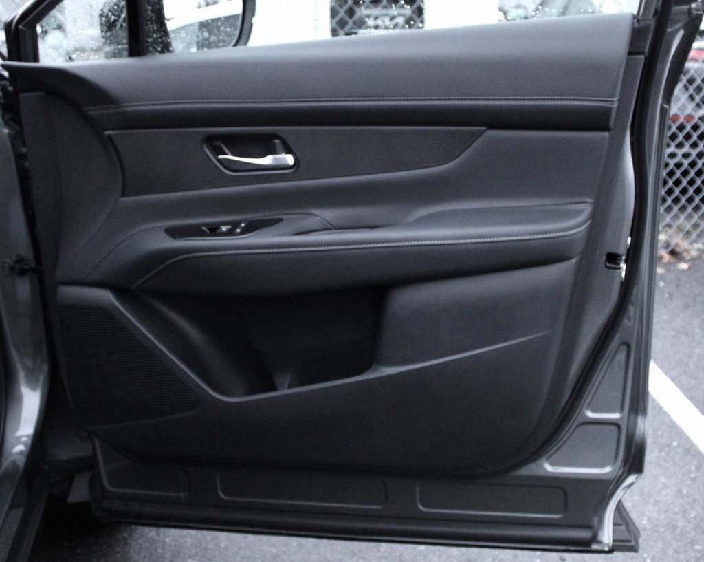 Certified 2025 Nissan Murano SV image 18