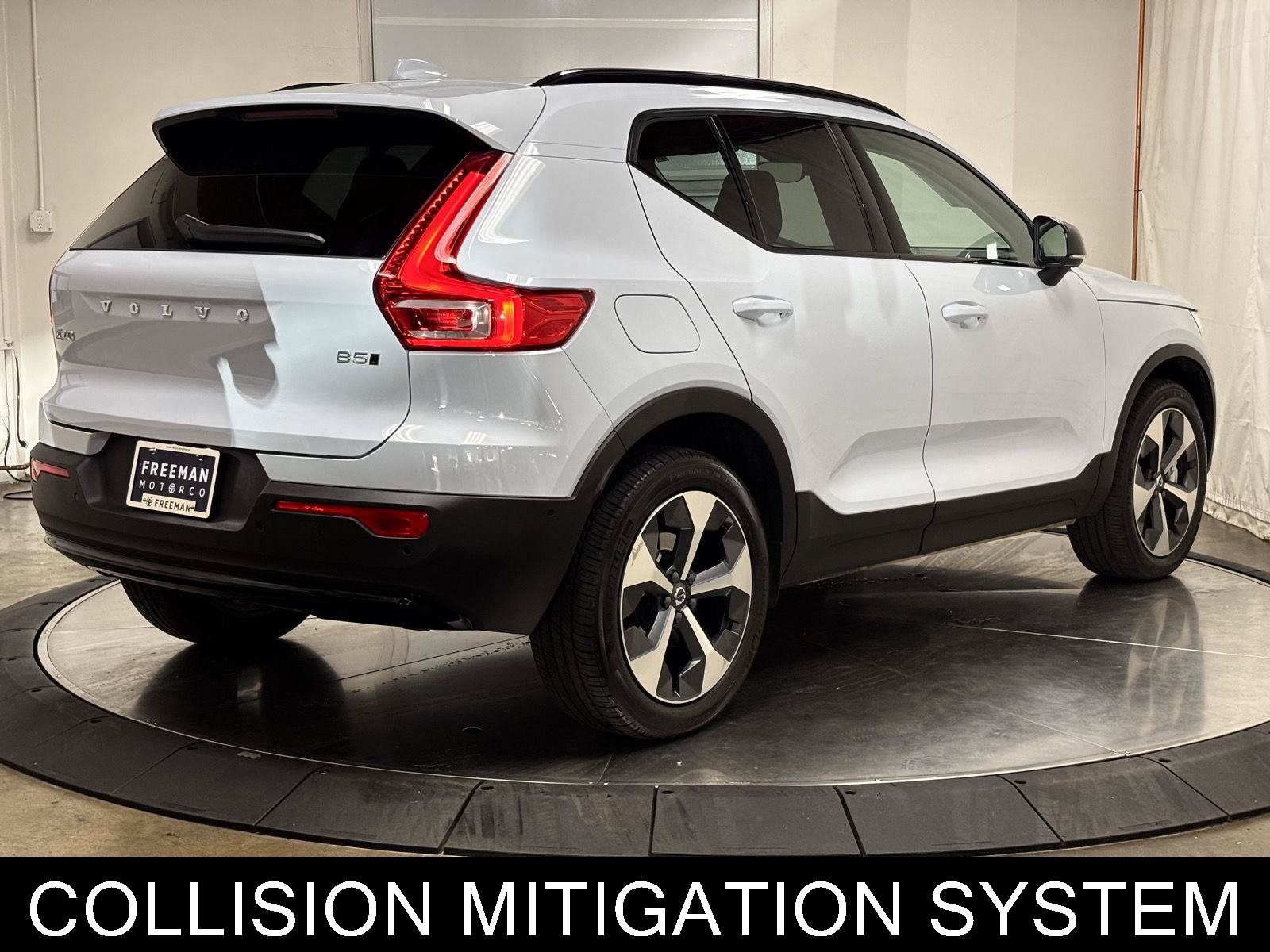 Used 2026 Volvo XC40 B5 Plus AWD/4WD image 9