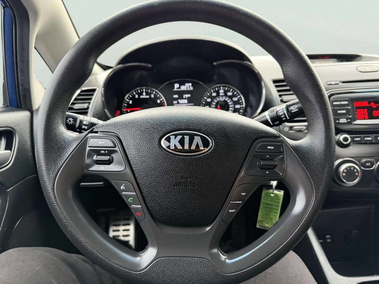 Used 2017 Kia Forte LX image 28