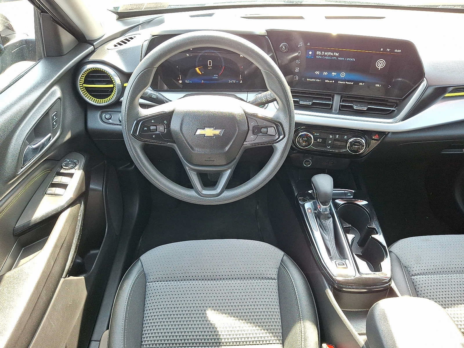 Used 2024 Chevrolet Trax LT FWD image 11