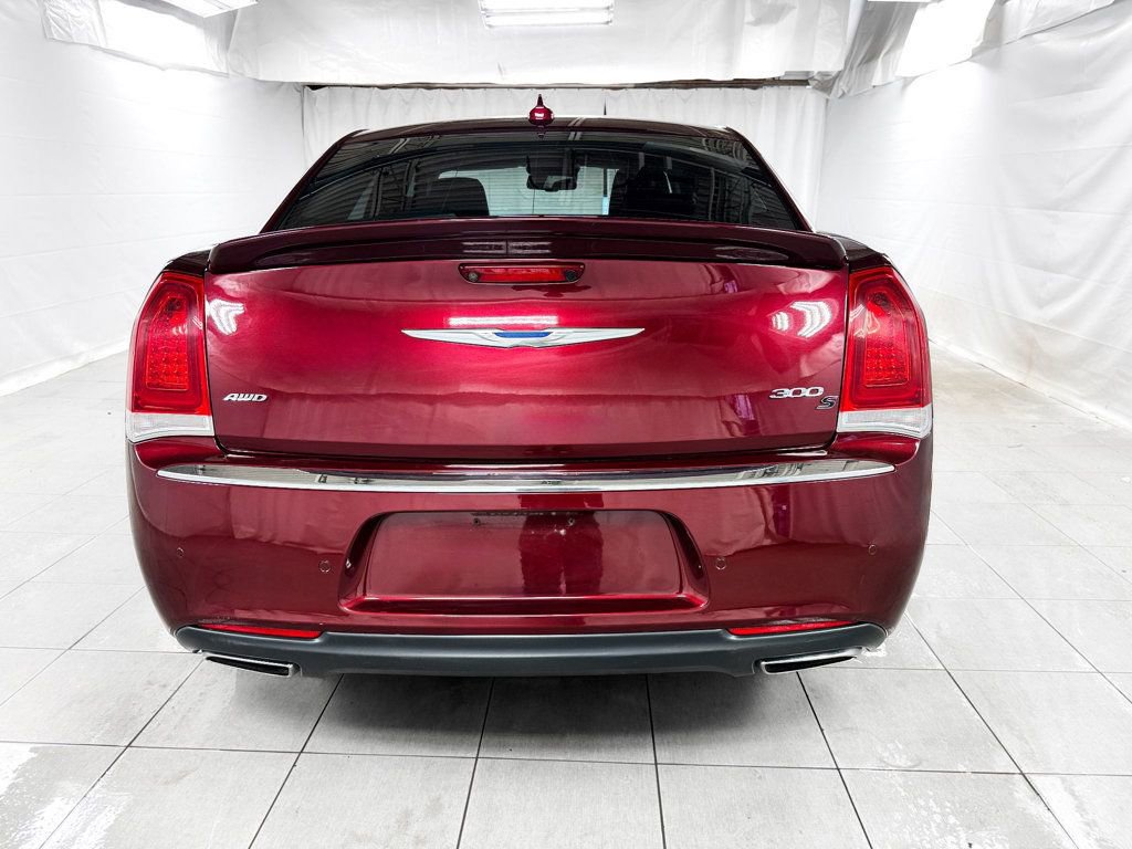 Used 2018 Chrysler 300 Limited w/ Safetytec Plus Group image 5