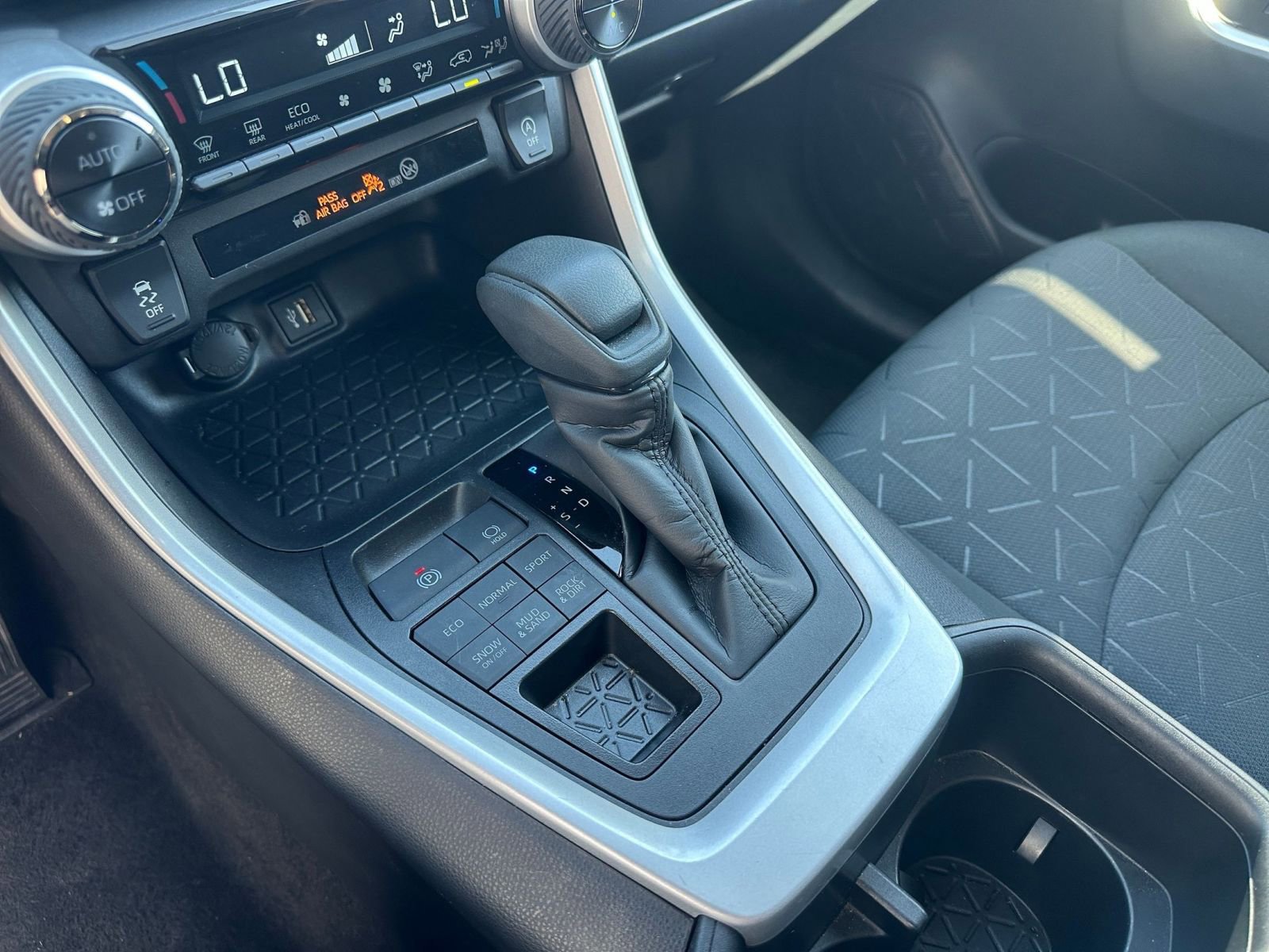 Used 2025 Toyota RAV4 XLE w/ Convenience Package image 43