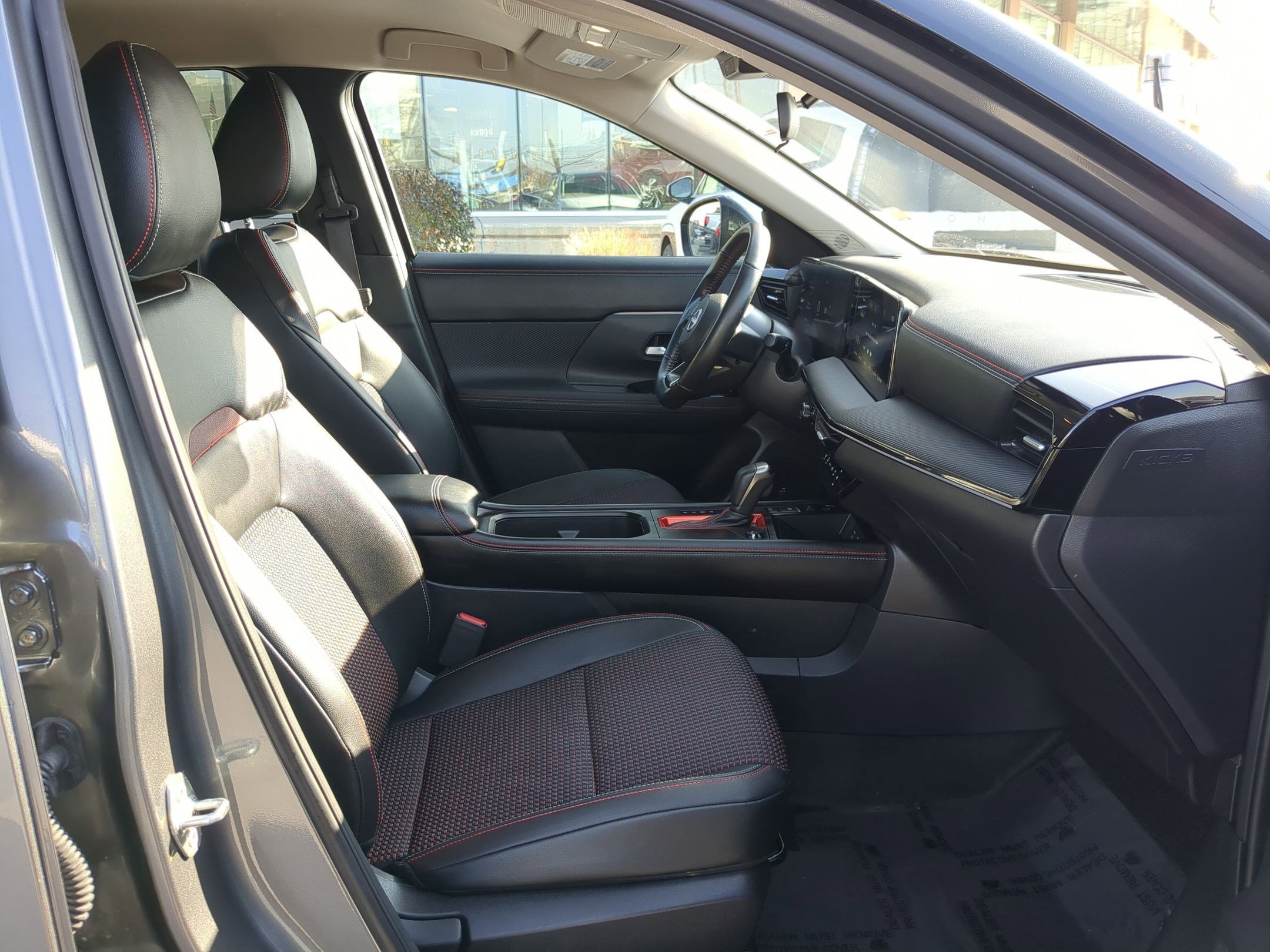 Used 2025 Nissan Kicks SR image 32